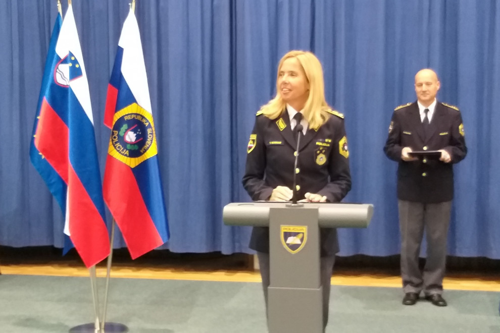 Generalna direktorica policije Tatjana Bobnar govori udeležencem