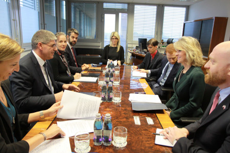 Vodstvo ministrstva na sestanku s predstavniki Veleposlaništva Združenih držav Amerike v Sloveniji 