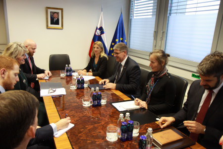 Vodstvo ministrstva na sestanku s predstavniki Veleposlaništva Združenih držav Amerike v Sloveniji 