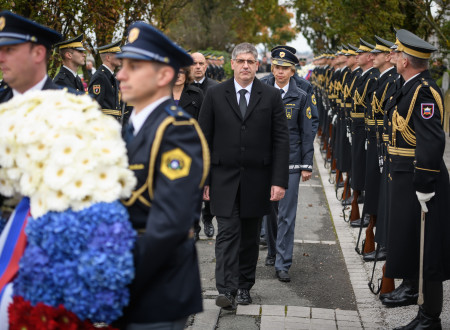 Minister Poklukar hodi za vencem