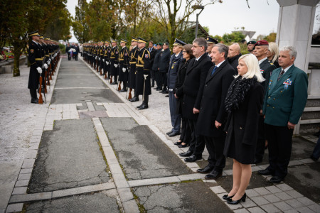 Predstavniki več ministrstev ob žalni slovesnosti