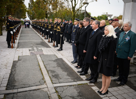 Predstavniki več ministrstev ob žalni slovesnosti