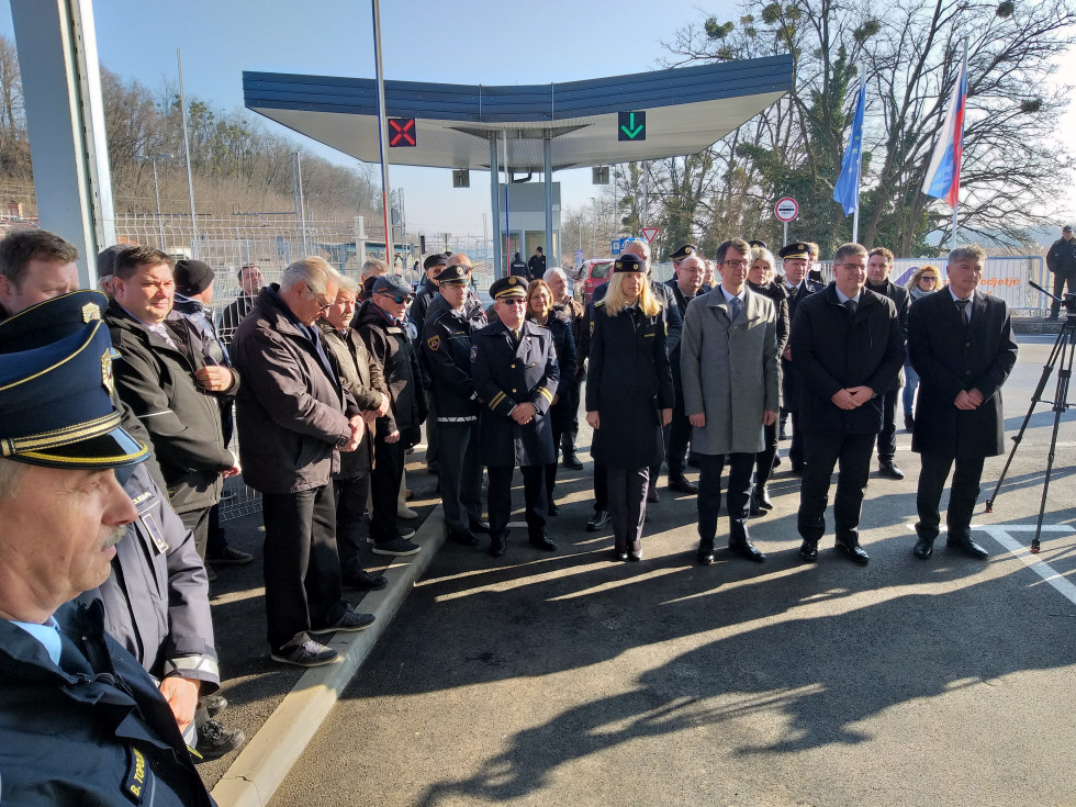 Vodstvo policije in ministrstva na mejnem prehodu