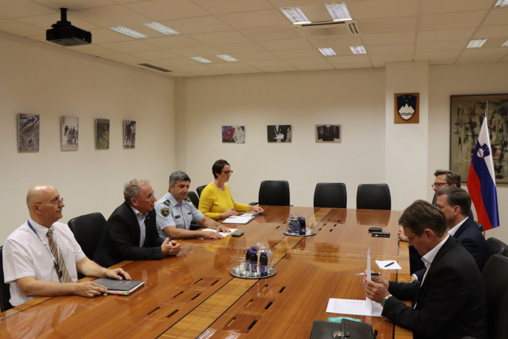Sestankujejo: minister in župani občin Črnomelj, Novo mesto in Kočevje
