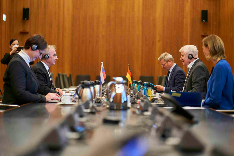 Delegaciji slovenskega in nemškega notranjega ministrstva na sestanku