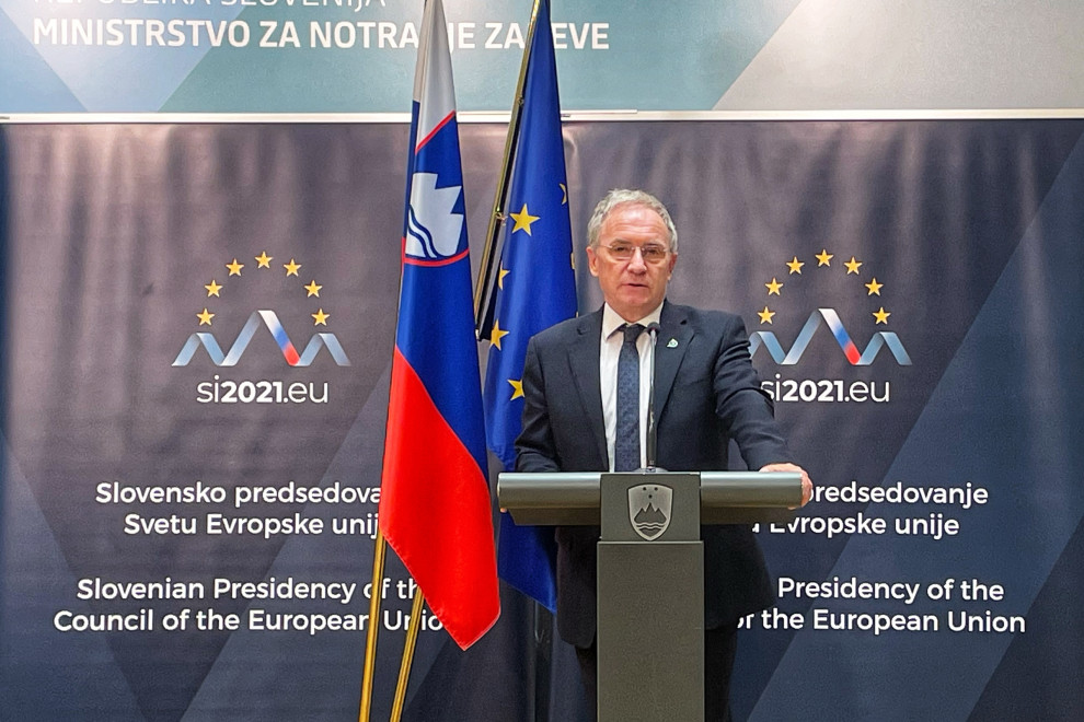 Minister za notranje zadeve Aleš Hojs za govornivo
