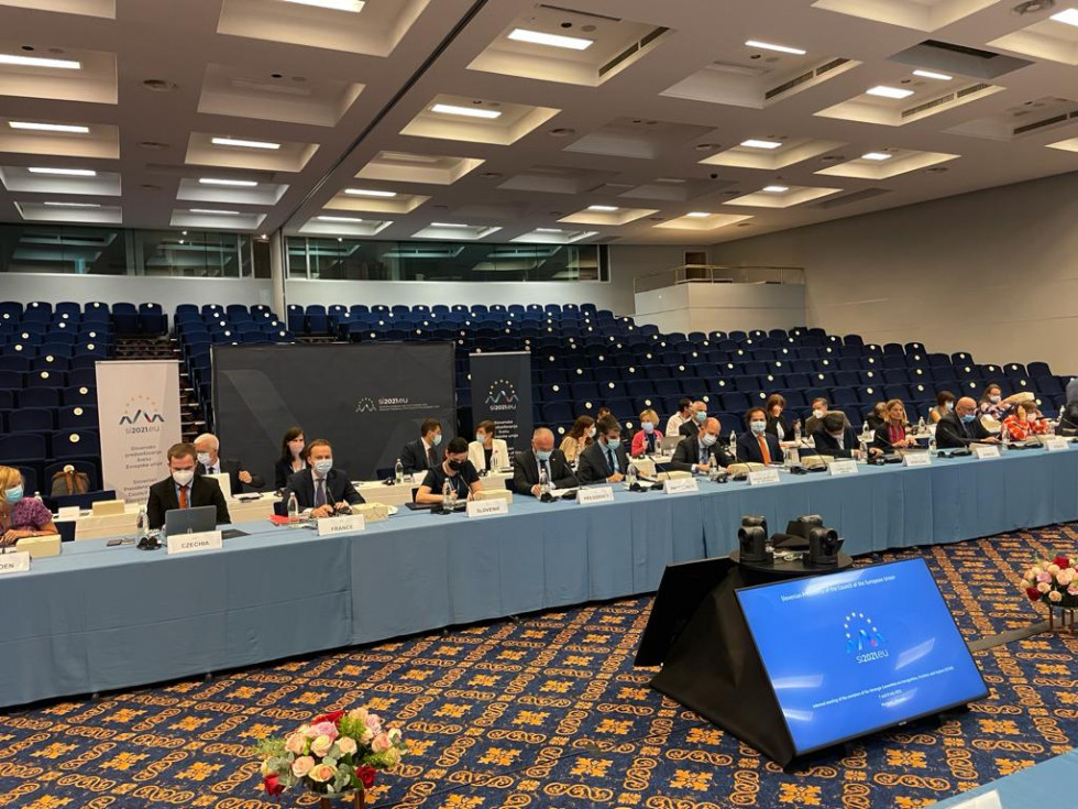 Slovenska delegacija SCIFA med razpravo