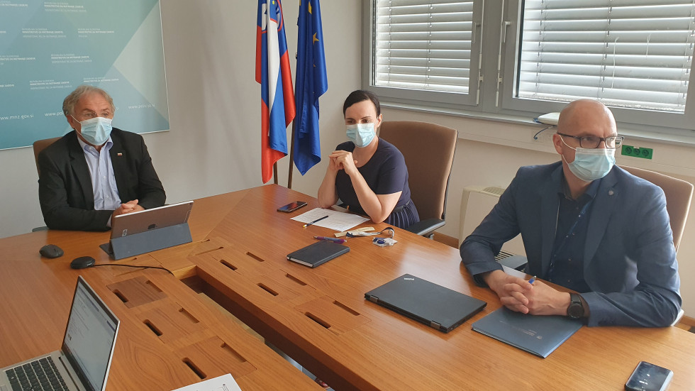 Minister Aleš Hojs with the delegation at the Berlin process ministerial videoconference