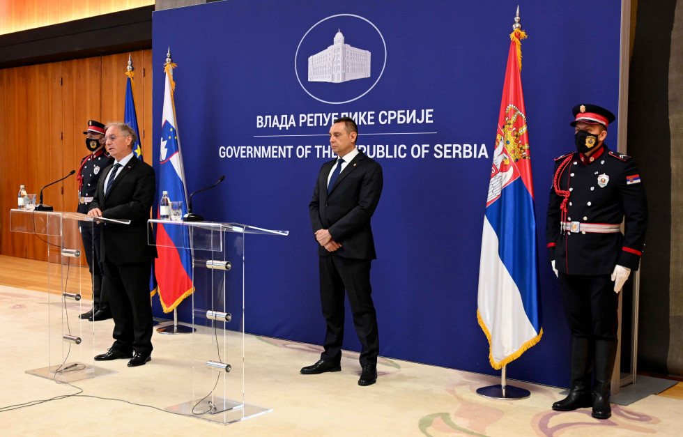 Ministra za notranje zadeve Slovenije in Srbije Aleš Hojs in Aleksandar Vulin