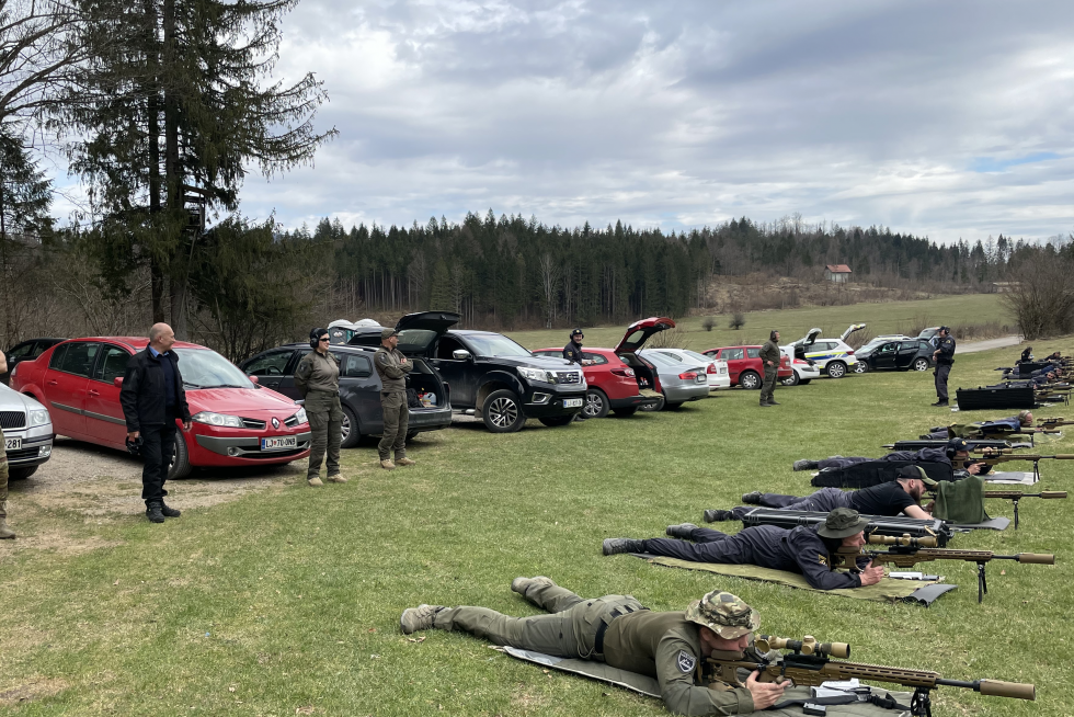 Prikaz vaje ostrostrelcev posebne policijske enote