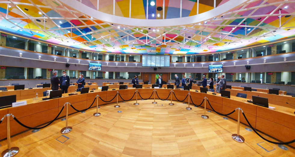 Fotografija dvorane v kateri poteka zasedanje