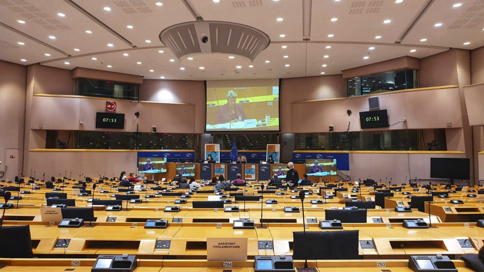 Photo of the entire hall in which the meeting took place