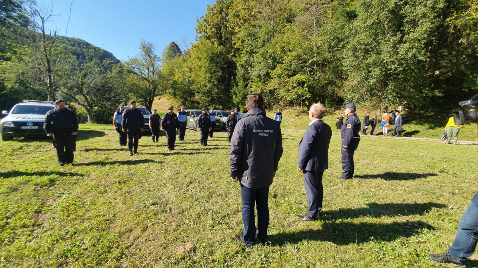 The ministers stand opposite the police officers when they arrive at the border