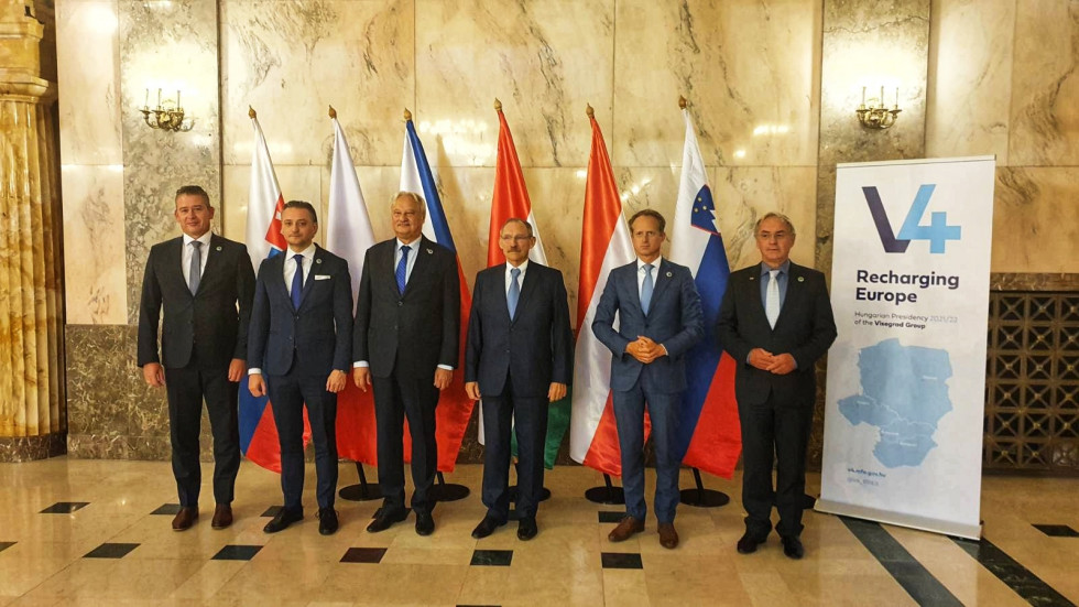 Group photo of ministers. From left to right: Roman Mikulec, Bartosz Grodecki, Jiří Nováček, Sándor Pintér, Aleš Hojs