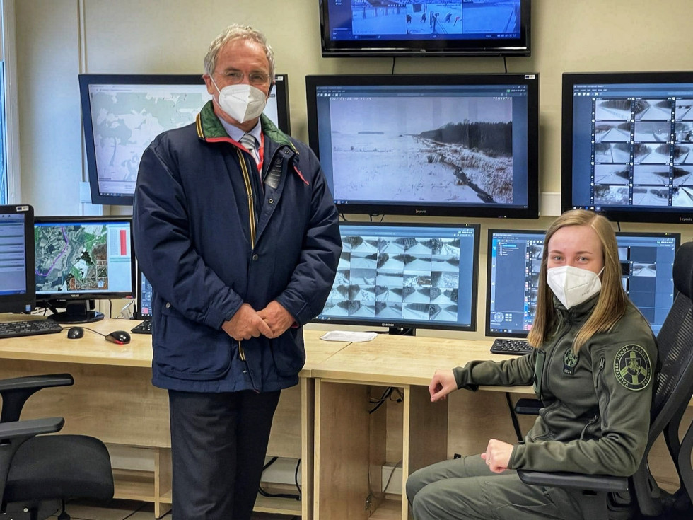 Minister Aleš Hojs visited a border surveillance centre