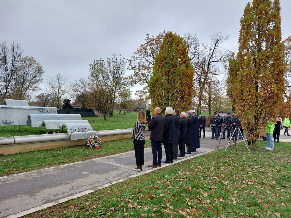 Spomenik žrtvam prometnih nesreč na Novih Žalah