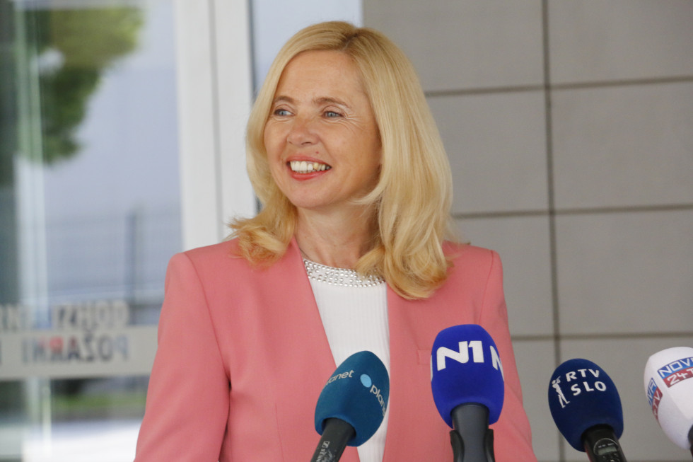 Minister of the Interior Tatjana Bobnar stands at the entrance of the building of the Ministry, giving a statement to the media