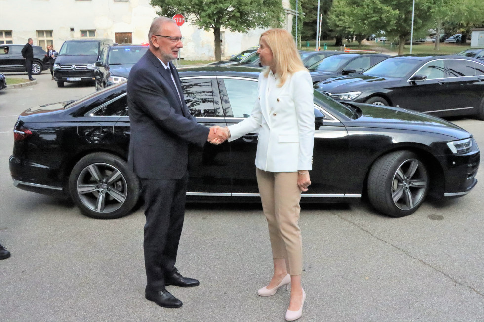 Interior Ministers Bobnar and Božinović upon their arrival in Brežice