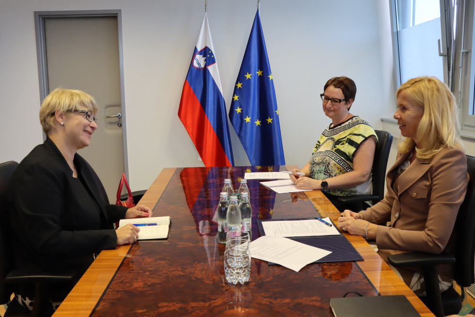 Pogovor med ministrico za notranje zadeve in vodjo Predstavništva Evropske komisije v Sloveniji