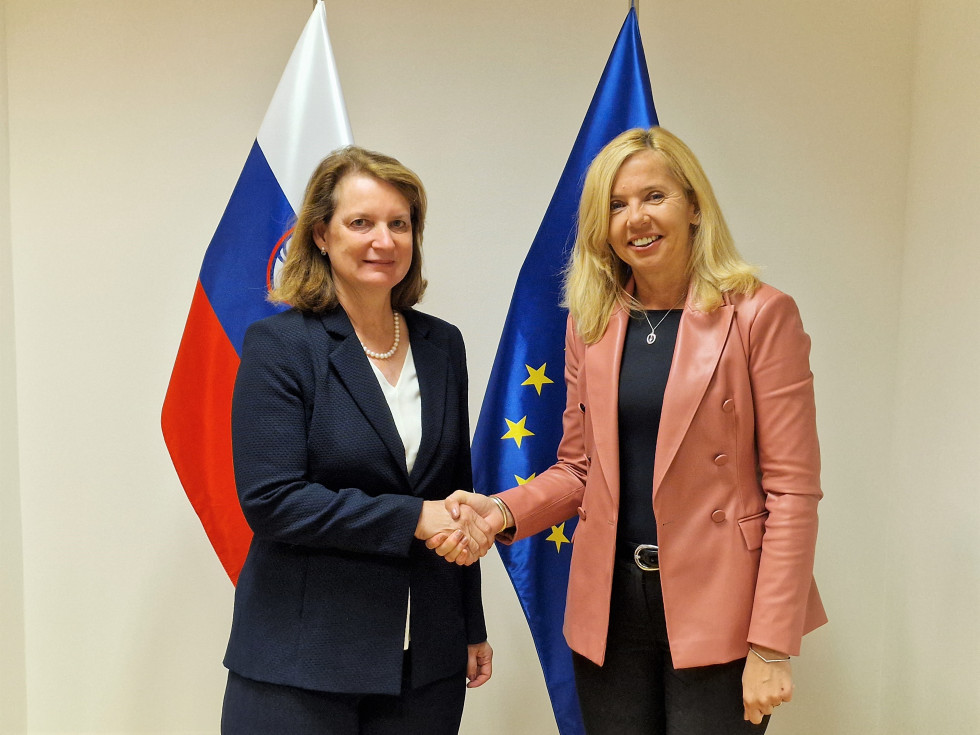 Ministrica za notranje zadeve mag. Tatjana Bobnar in avstrijska veleposlanica v Sloveniji mag. Elisabeth Ellison-Kramer
