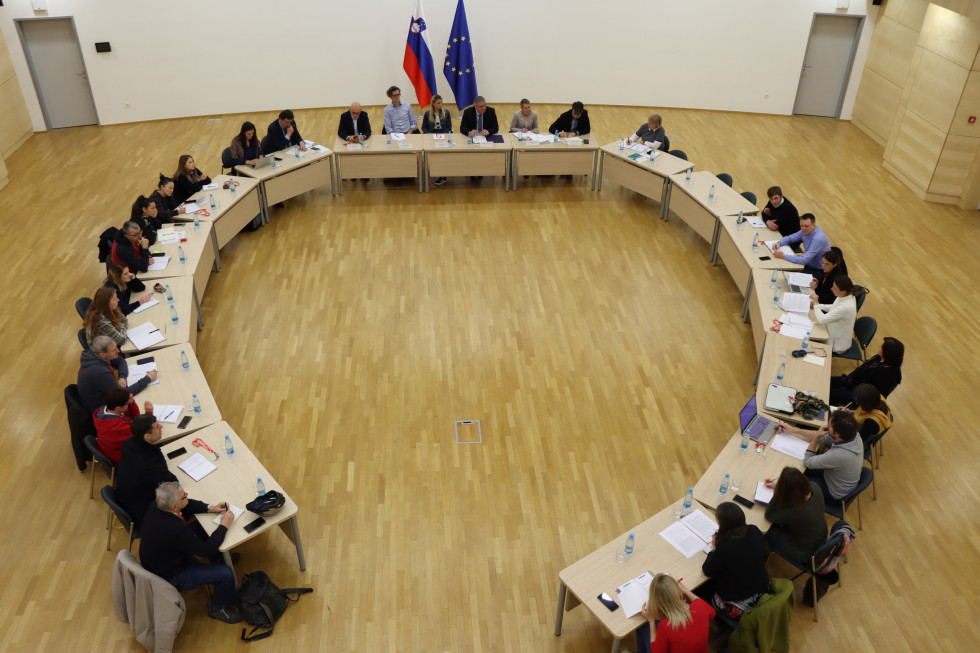 Participants discuss the preparation of a strategy for integrating foreigners
