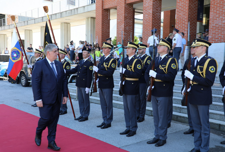 Minister Poklukar: Slovenska policija je avtonomna in zaupanja vredna institucija