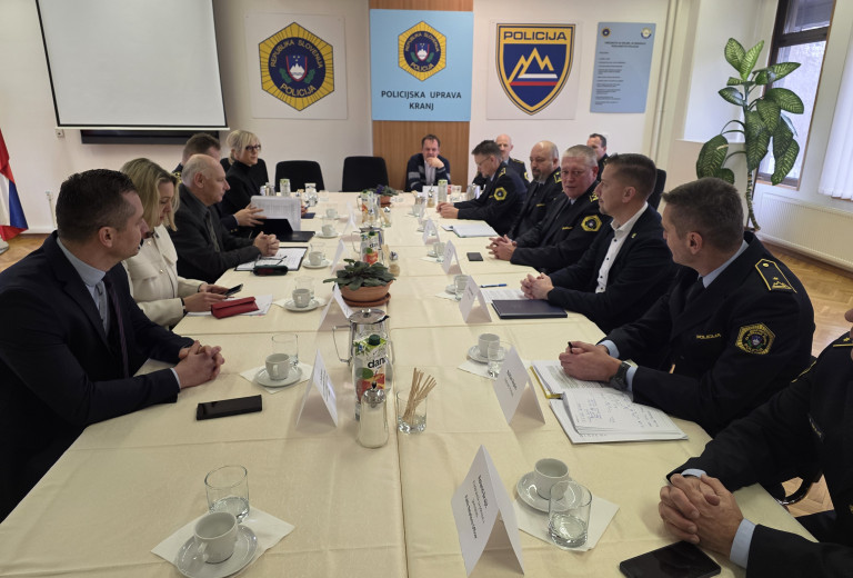 Regijski obisk vlade na Gorenjskem: varnostne razmere na Gorenjskem so stabilne