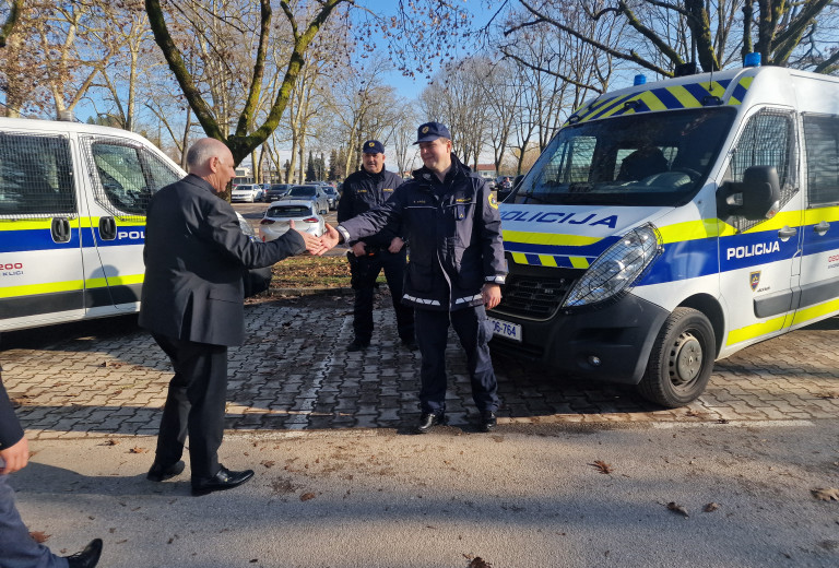 Minister Zlobko dijakom na informativnem dnevu: Vabljeni, da se pridružite naši modri družini