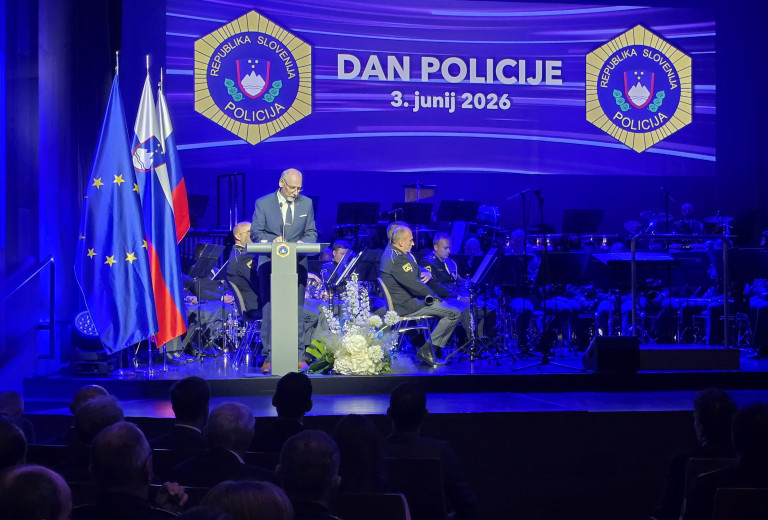 Srečno, slovenski policistke in policisti!