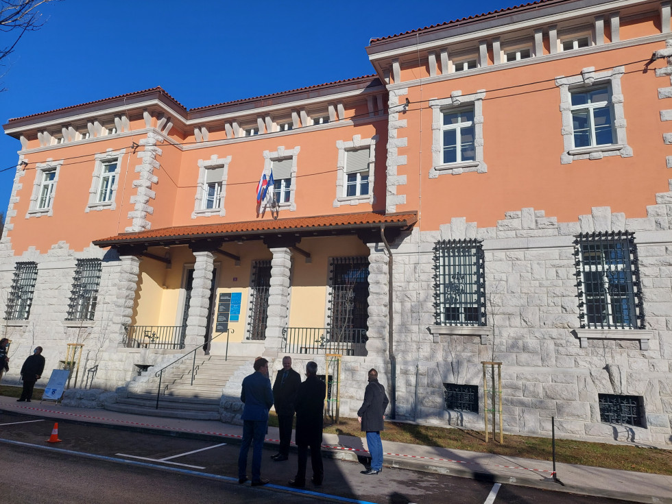 zunanjost obnovljene stavbe
