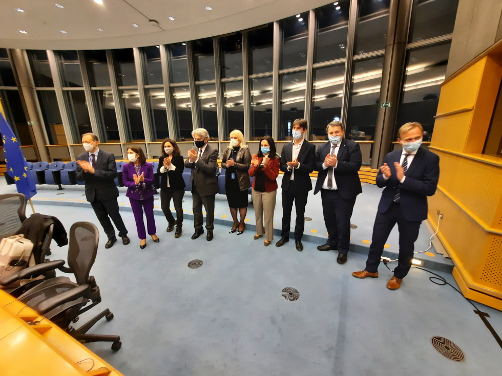 skupinska fotografija udeležencev pogovora