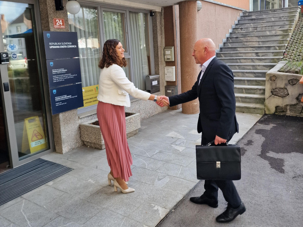 Minister se rokuje z načelnico upravne enote