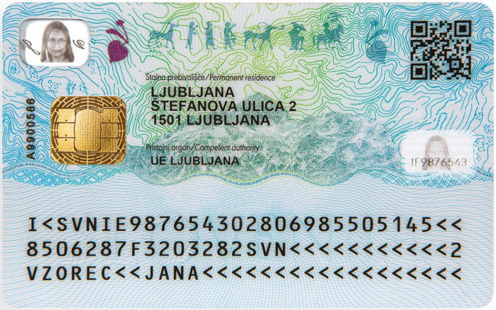 Zadnja stran osebne izkaznice, kjer je elektronski čip za aktivacijo