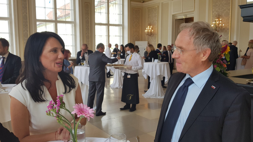 Minister Hojs z direktorico Evropskega podpornega urada za azil (EASO) Nino Gregori