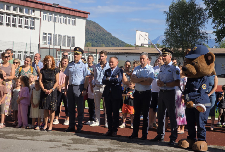Prvi šolski dan: minister Franci Matoz obiskal prvošolce Osnovne šole Šentvid 