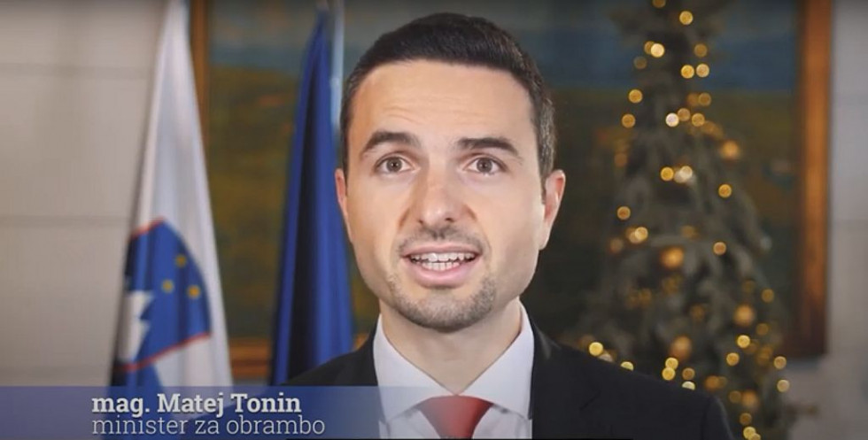 Minister mag. Matej Tonin v video poslanici ob božičnih in novoletnih praznikih