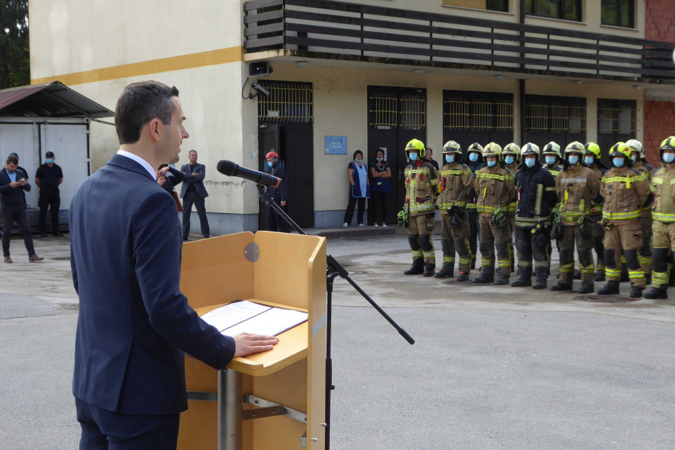 Minister mag. Tonin med nagovorom kandidatom za poklicne gasilce