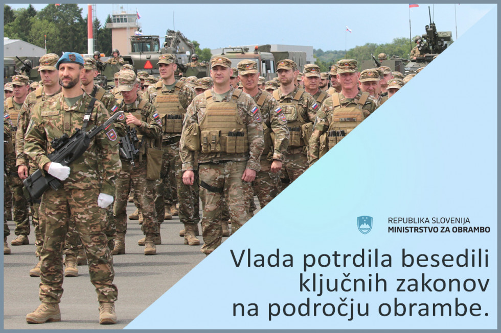 Grafični element za objavo besedil o predpisih s področja obrambe z motivom pripadnikov Slovenske vojske v postroju 