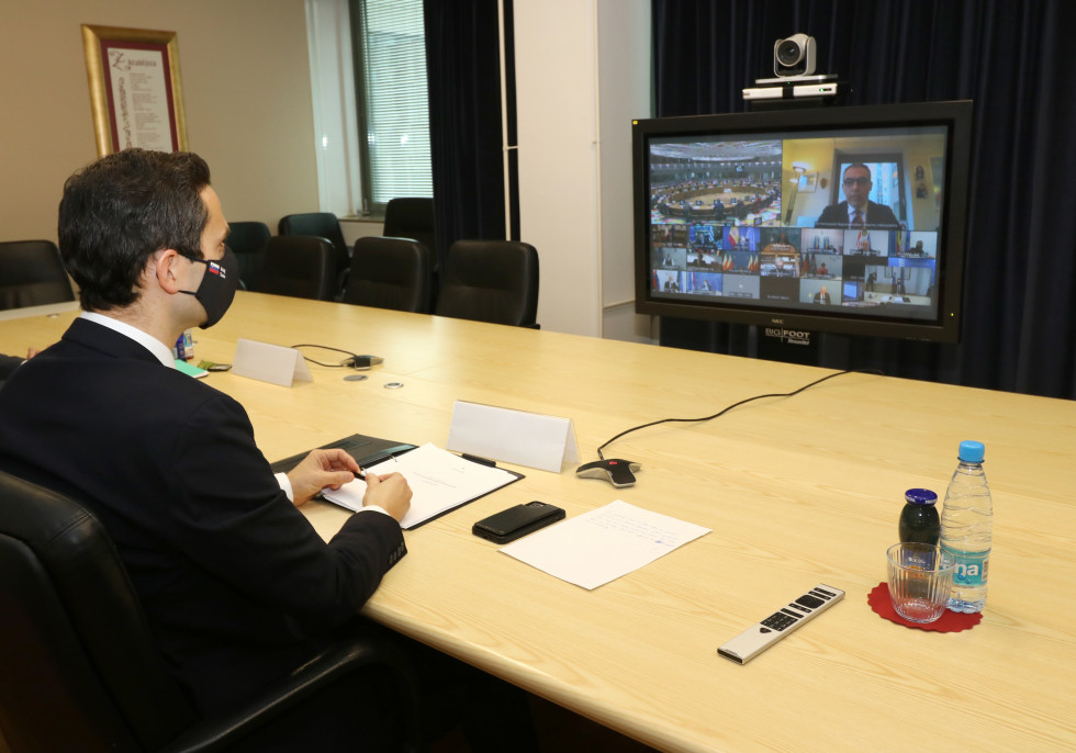 Minister Matej Tonin med videokonferenco Sveta za zunanje zadeve EU