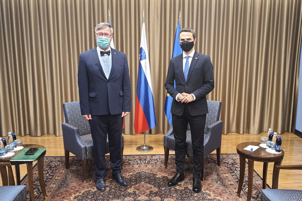 Minister Tonin sprejel veleposlanika Češke Juraja Chmiela