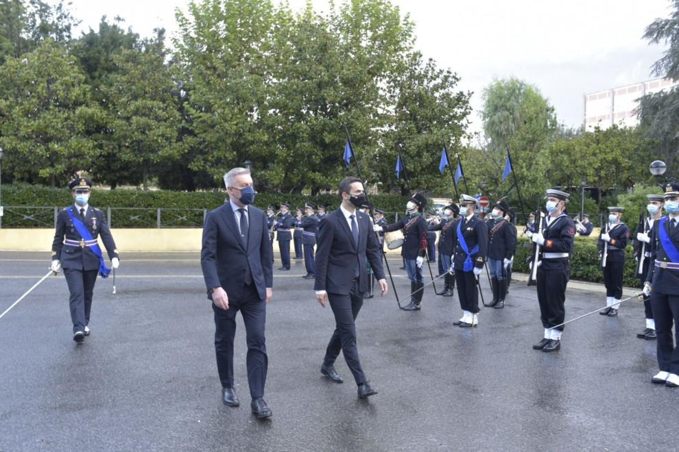 Sprejem z vojaškimi častmi v častniškem centru italijanskih oboroženih sil Pij IX ob začetku uradnega obiska ministra Tonina pri italijanskem kolegu Gueriniju