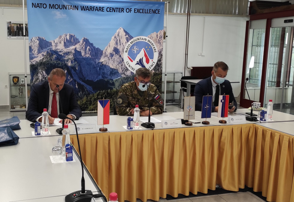 The visit was hosted by the Director, Colonel Borut Flajšman, who shared a short presentation on the MW COE