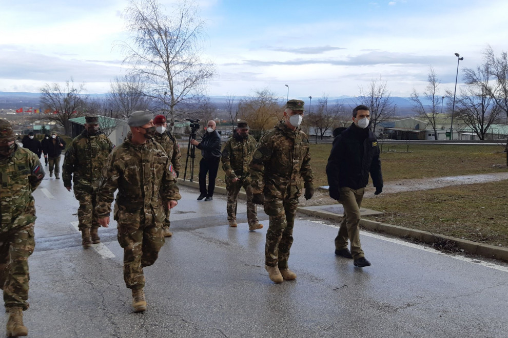 Prihod ministra Tonina in načelnika generaštaba SV generalmajorja Roberta Glavaša v bazo Villaggio Italia