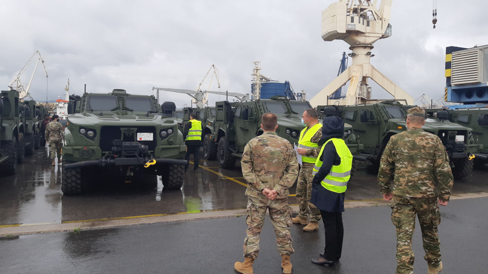 V pristanišče Koper so prispela nova lahka oklepna kolesna vozila JLTV 4x4 proizvajalca Oshkosh