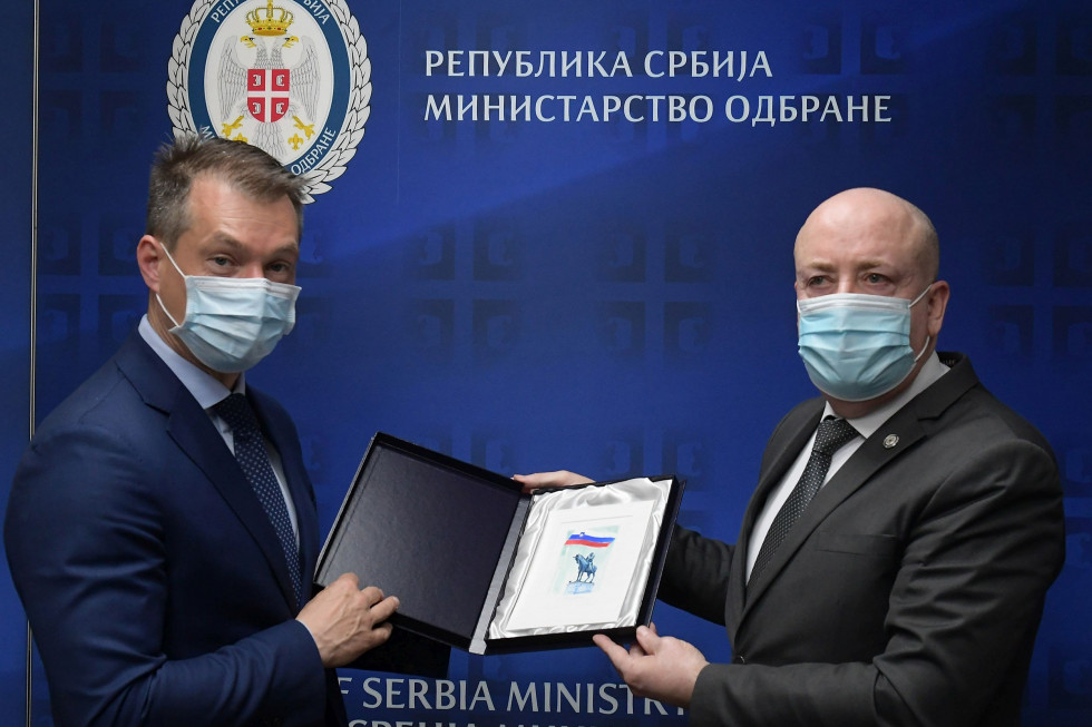 Na Ministrstvu za obrambo je državni sekretar Lampret opravil pogovore s kolegom Aleksandrom Živkovićem