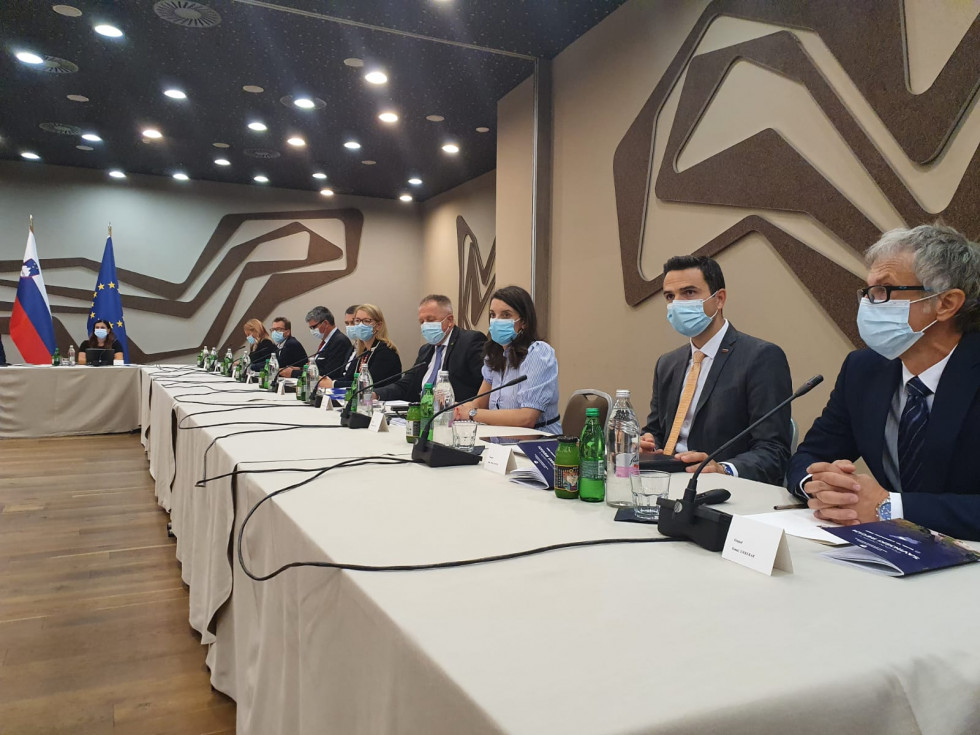 Drugi dan obiska vlade RS v Savinjski regiji se začenja z delovnim posvetom v Podčetrtku