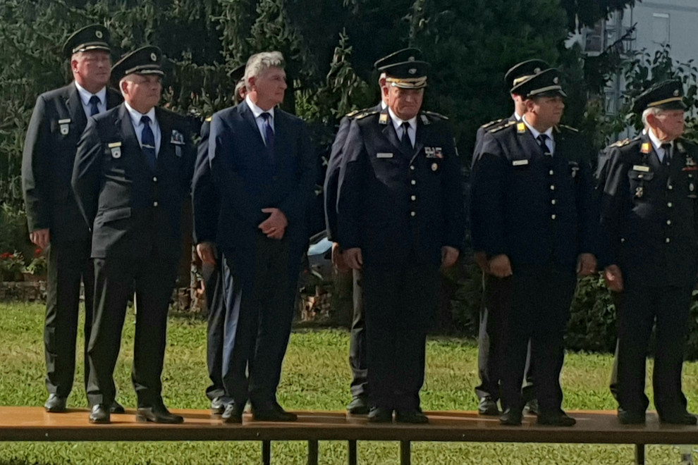 Sekretar in predstavniki gasilcev na slovesnosti