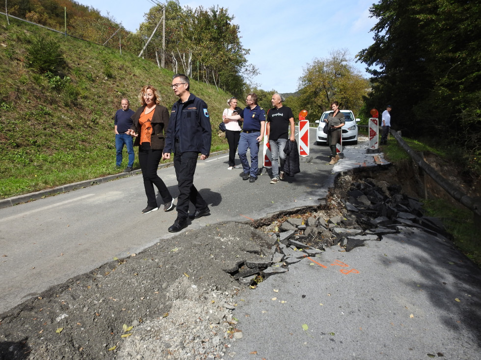 Minister Šarec and Mayor Kovač stand next to a road encroachment