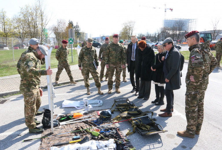 Člani Odbora za obrambo obiskali 1. brigado Slovenske vojske