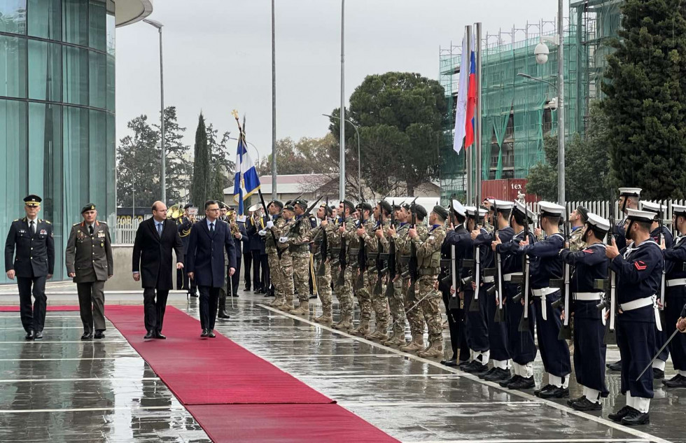 The two ministers walk the red carpet next to the lined up honor guard